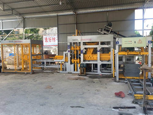 安寧半自動(dòng)免燒磚機(jī)生產(chǎn)廠家服務(wù)為先，昆明空港經(jīng)濟(jì)區(qū)創(chuàng)茂塑料制品廠柜臺(tái)